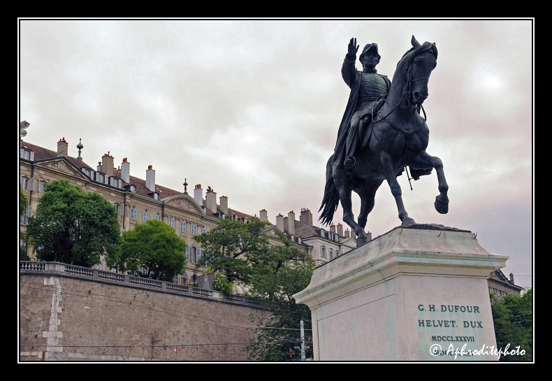 133 La statue équestre du général Guillaume Henri Dufour sur la place Neuve